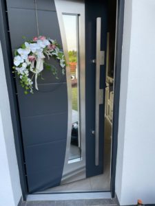 Drzwi z zamkiem Tedee