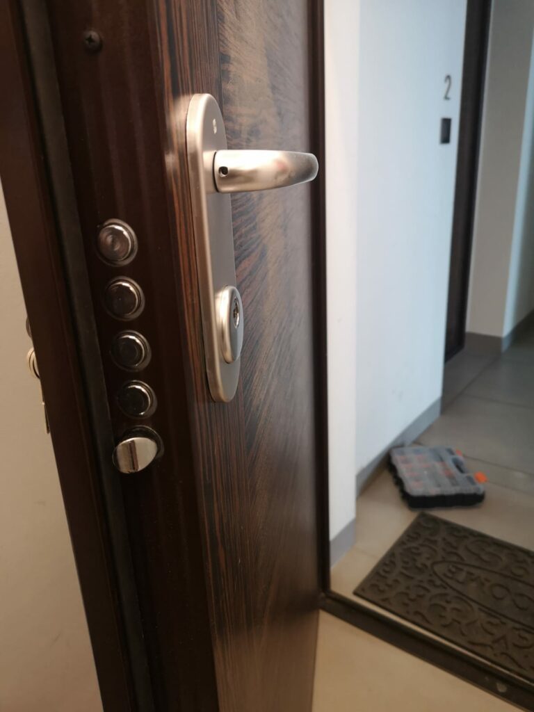 Naprawa drzwi w mieszkaniu prywatnym w Raciborzu