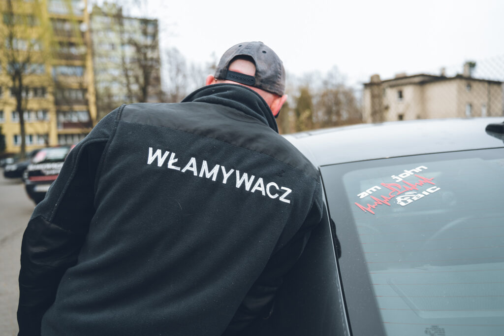 Zatrzaśnięte drzwi lub kluczyki w aucie? Racibórz 24/7